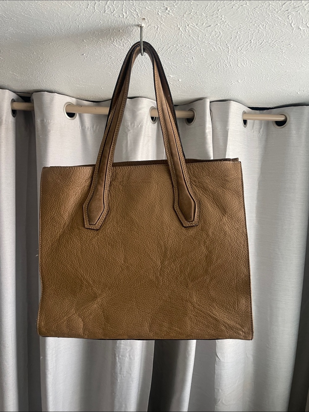 Alberta Di Canio Everyday Tan Leather Tote - Sleek Carryall